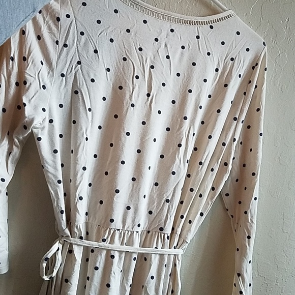White and black polka dot maternity top - Picture 4 of 4